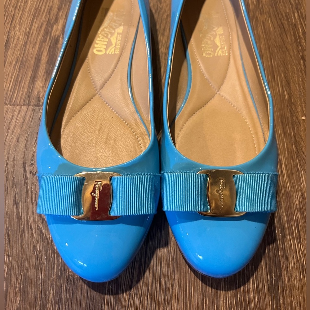 Salvatore Ferragamo Varina turquoise blue